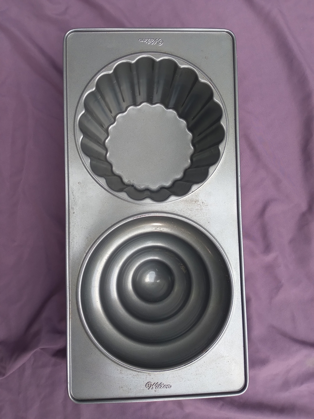 Wilton Silver Dual-Shape Bundt and Round Cake Pan